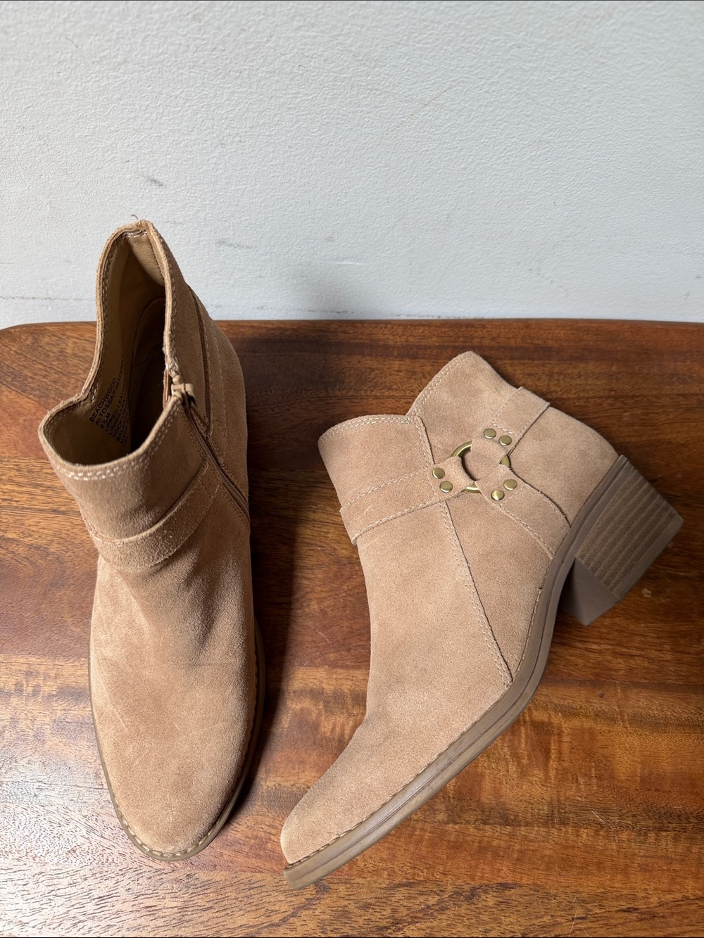 House of Harlow 1960 Beachwood Altossa Suede Tan Booties with Gold Accent
